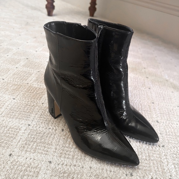 Sam Edelman Hilty Black Patent Bootie Size : 7 - Picture 5 of 13